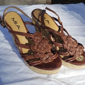 Mia wedge